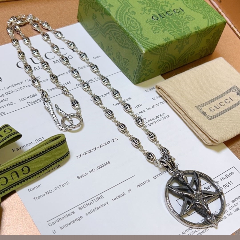 G*u*i necklaces